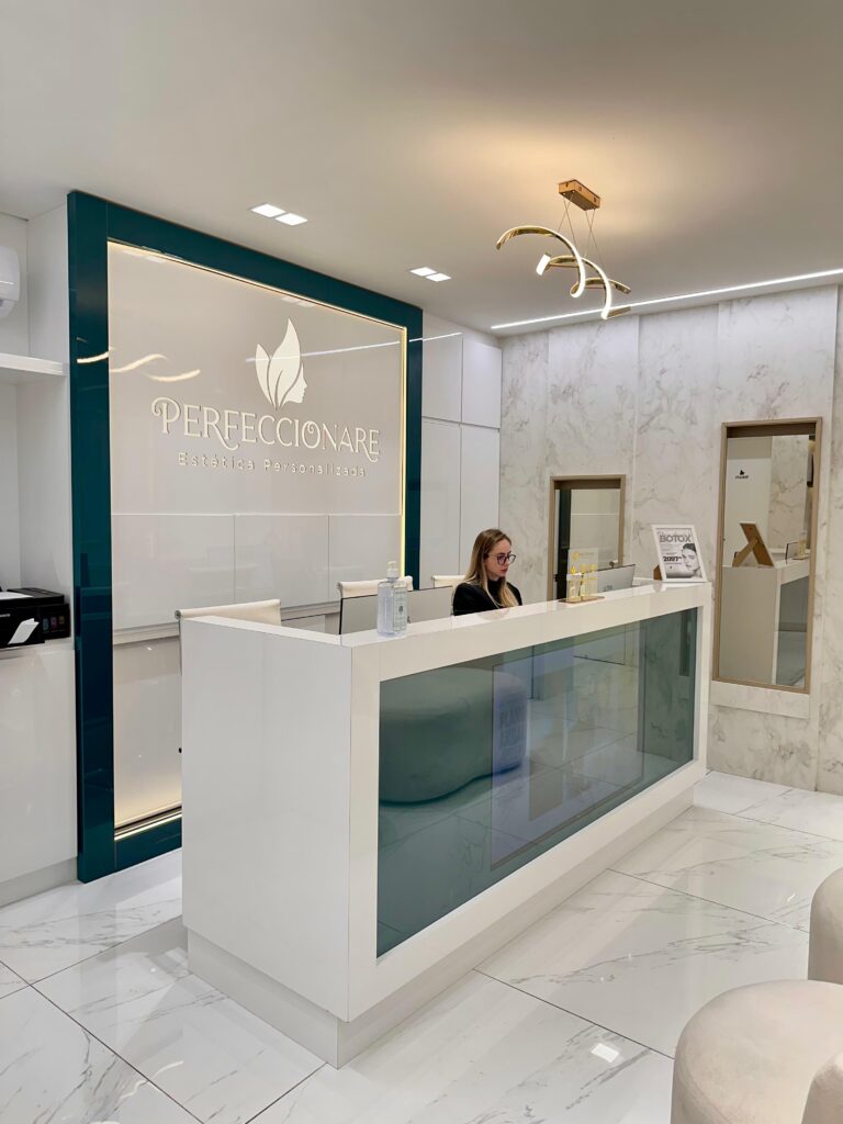 Recepção de clínica de estética em São José SC